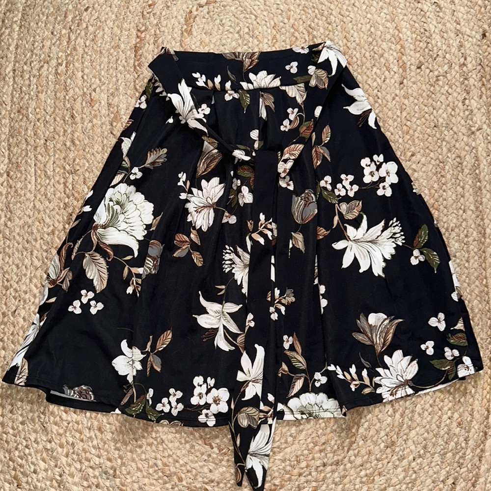 Floral skirt, size M, polyester & spandex (stretchy), with front tie
